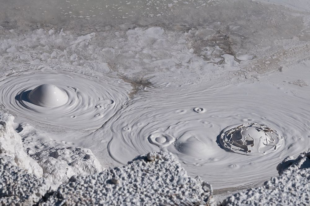 USA-Wyoming-Yellowstone National Park-Atrists Paintpots-Boiling hot mud pots